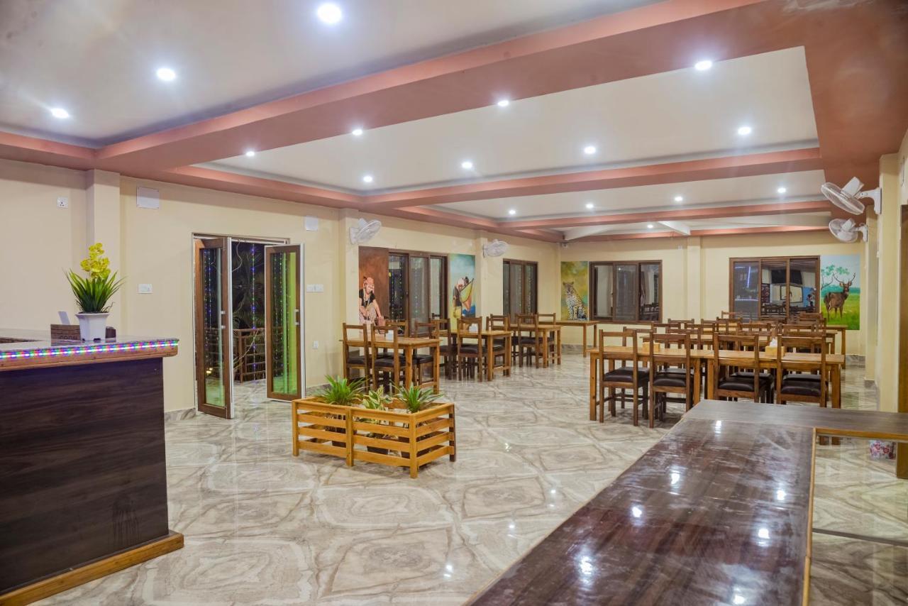 Hotel Greenland Safari Sauraha Exteriér fotografie