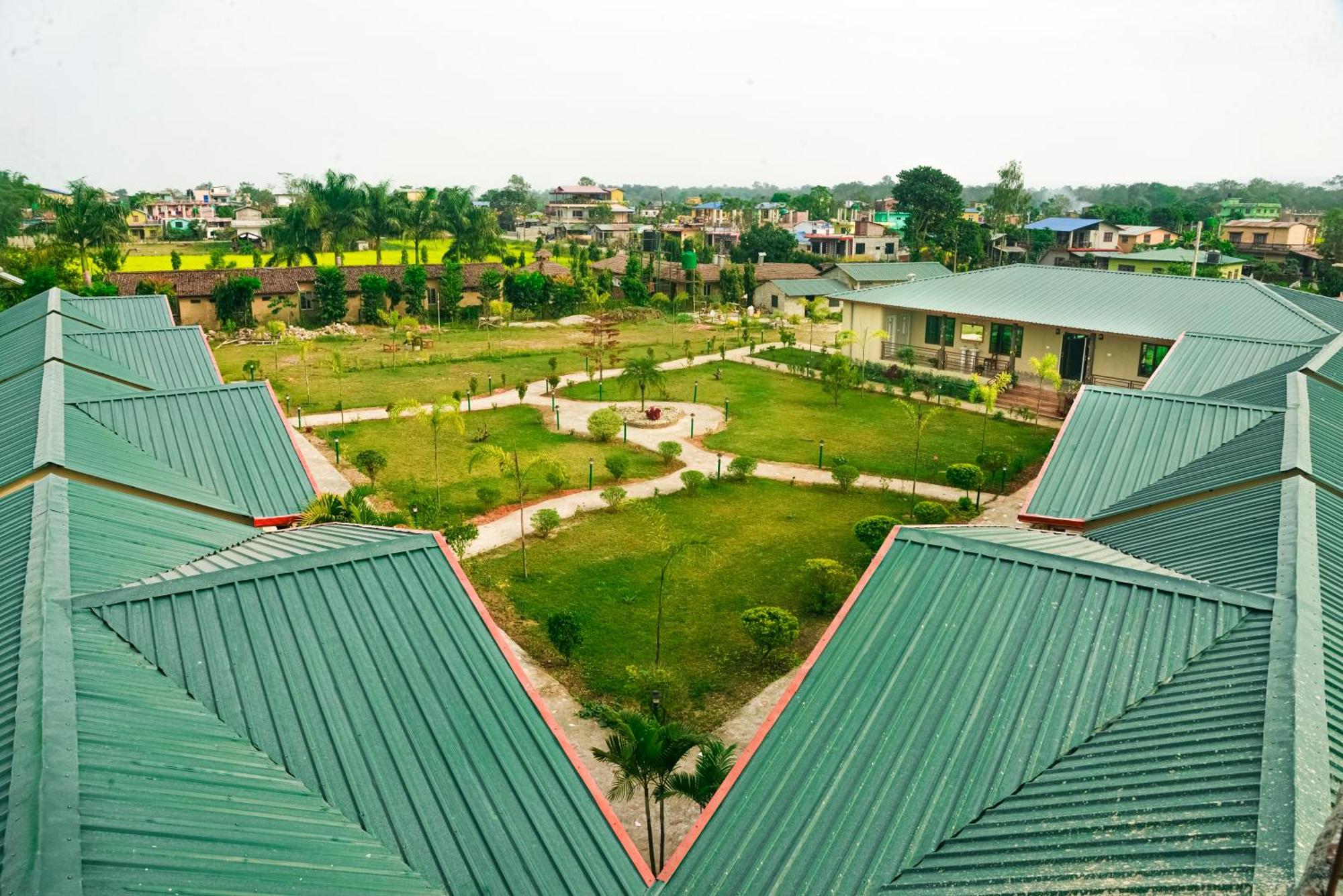 Hotel Greenland Safari Sauraha Exteriér fotografie
