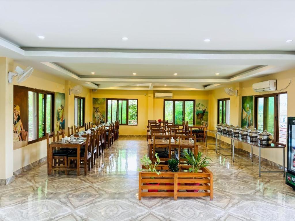 Hotel Greenland Safari Sauraha Exteriér fotografie